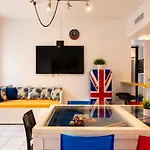 Stylish 8-bed Near Duomo Ideal For Groups Families With Terrace Garden Parking