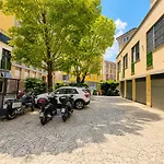 Holiday home Stylish 8-bed Near Duomo Ideal For Groups Families With Terrace Garden Parking