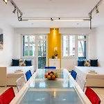 Holiday home Stylish 8-bed Near Duomo Ideal For Groups Families With Terrace Garden Parking