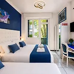 Stylish 8-bed Near Duomo Ideal For Groups Families With Terrace Garden Parking Holiday home