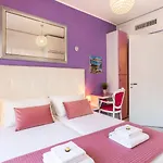 Stylish 8-bed Near Duomo Ideal For Groups Families With Terrace Garden Parking