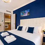 Stylish 8-bed Near Duomo Ideal For Groups Families With Terrace Garden Parking Holiday home *