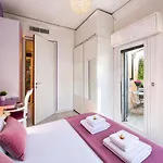 Stylish 8-bed Near Duomo Ideal For Groups Families With Terrace Garden Parking Milan