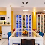 Holiday home Stylish 8-bed Near Duomo Ideal For Groups Families With Terrace Garden Parking Milan