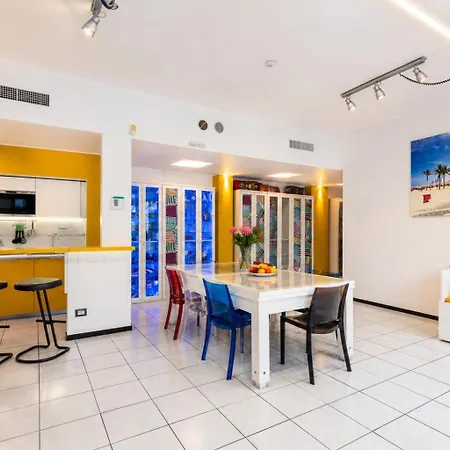 Ferienhaus Stylish 8-bed Near Duomo Ideal For Groups Families With Terrace Garden Parking