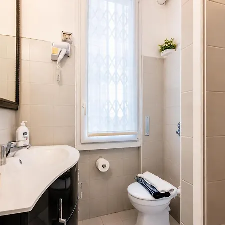 Ferienhaus Stylish 8-bed Near Duomo Ideal For Groups Families With Terrace Garden Parking